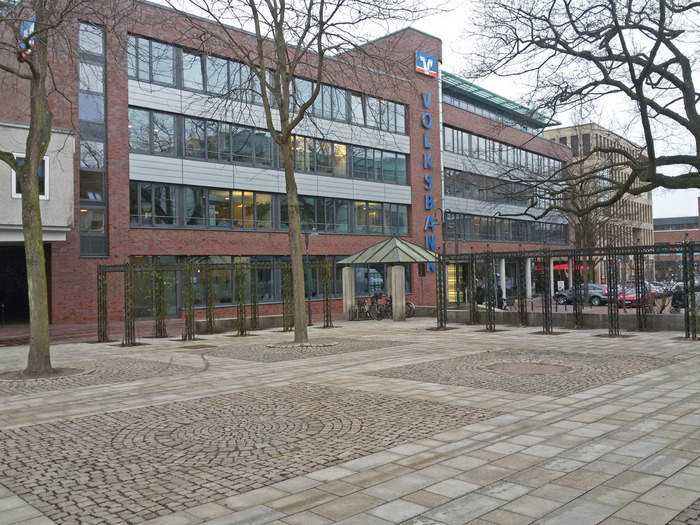 VR Bank Holstein &middot; Bismarckstraße / Ebertpassage &middot; Pinneberg | Bild 1/1 | Volksbank Pinneberg-Elmshorn &middot; Foto: Stadtmarketing/Citymanagement Pinneberg e.V.